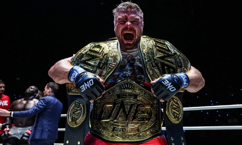 Малыхин нокаутировал Кейна в реванше и вернул титул тройного чемпиона ONE. Видео