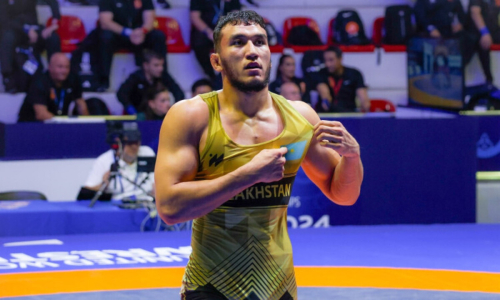 Ризабек Айтмухан досрочно стал чемпионом Азии в новом весе