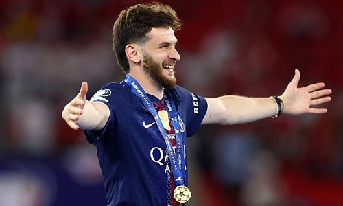 УЕФА признал Кварацхелию лучшим игроком сезона Лиги Чемпионов