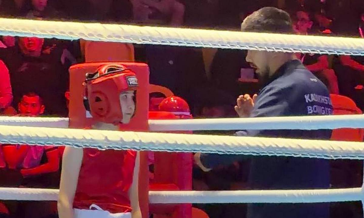 Казахстан проиграл первый бой за «золото» юниорского чемпионата Азии по боксу