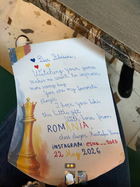Бибисара Асаубаева получила подарок от фанатки из Румынии. Фото