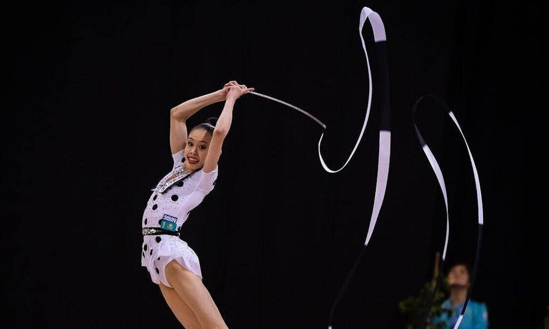 Казахстанка Ерекешева завоевала три медали ЧА-2026 по художественной гимнастике