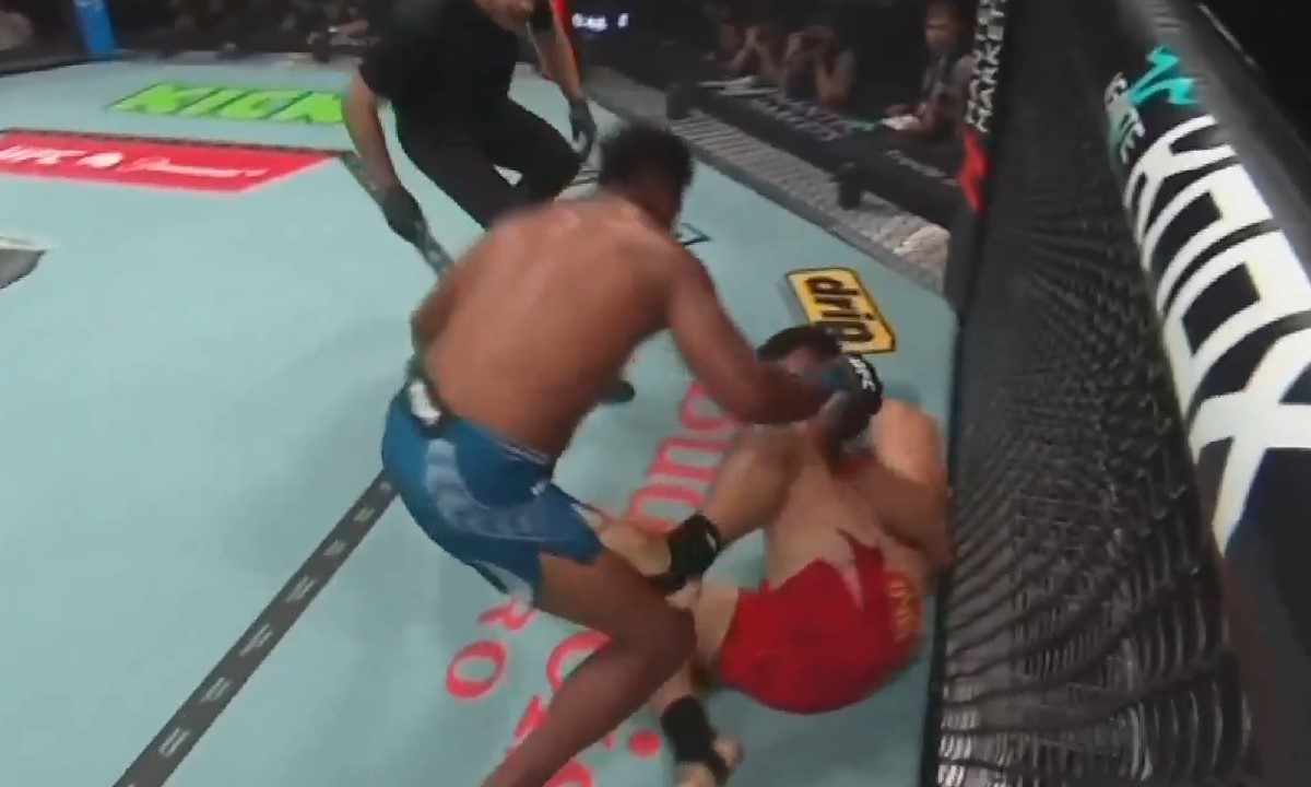 Американец Менифилд нокаутировал китайца в соглавном бою UFC в Макао. Видео
