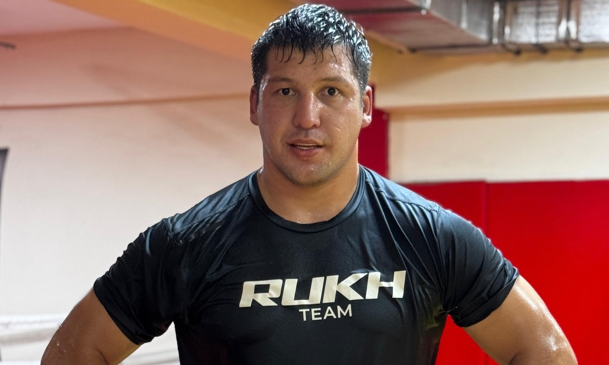 Дияр Нургожай обратился к казахстанцам перед боем в UFC