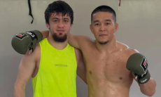 «Он не давал дышать молодым». Асу Алмабаеву предсказали титульный бой в UFC