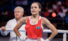 Алуа Балкибекова уступила чемпионке мира Минакши в бою за медаль Кубка мира по боксу