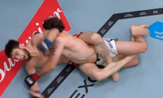 Кыргызстанец Магомедов заставил соперника сдаться за 75 секунд в UFC. Видео