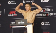 Асу Алмабаев прошёл взвешивание перед боем с Чарльзом Джонсоном в UFC. Видео