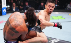 Тренер Асу Алмабаева оценил бонус от досрочной победы в UFC