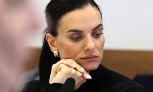 Елену Исинбаеву обвинили в побеге из России