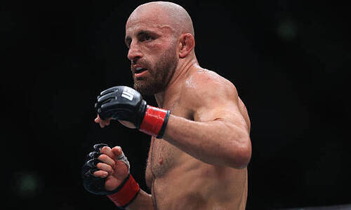 Алекс Волкановски сделал заявление о бое с Мовсаром Евлоевым за титул UFC