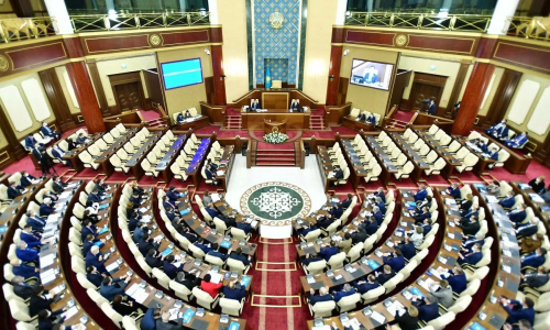 Казахстанские депутаты поддержали сборную Узбекистана на ЧМ-2026 по футболу