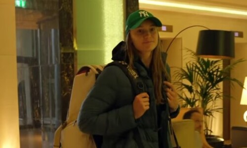 Елена Рыбакина прибыла на турнир в Берлине. Видео