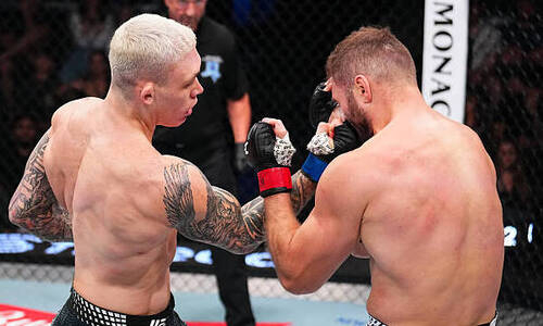 Непобежденный проспект Стирлинг финишировал ветерана UFC. Видео