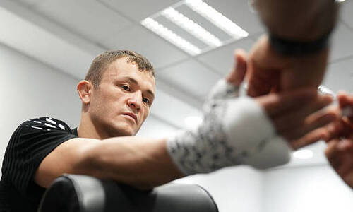 Бекзату Алмахану назвали условие сохранения места в UFC