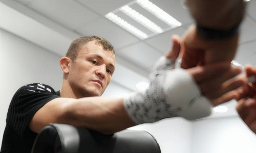 Абдрахманов оценил шансы Алмахана остаться в UFC после поражения 