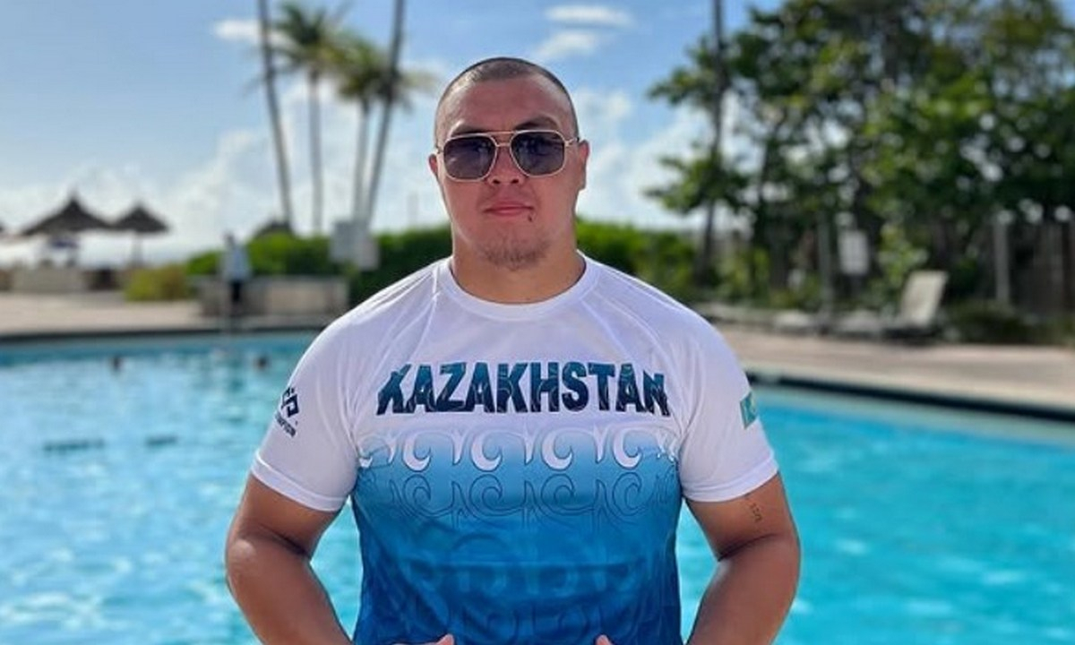 Казахстанский «Панда» встретился с Ленноксом Льюисом в США