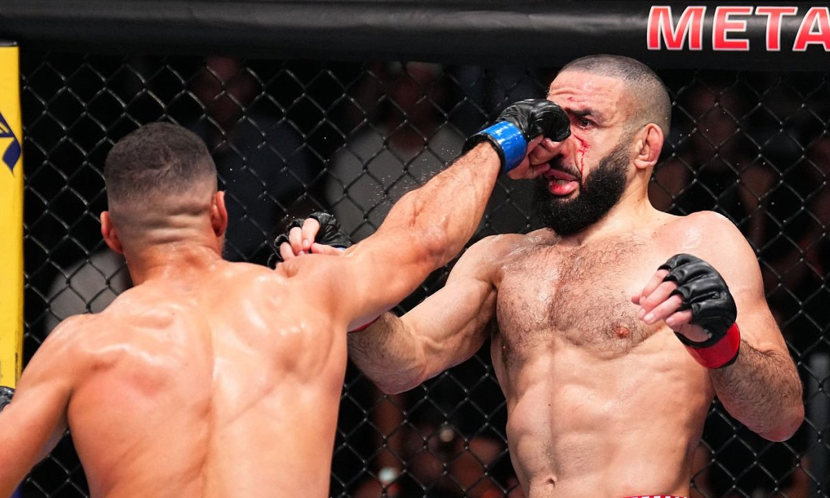 Белала Махуммада разгромили в главном бою турнира UFC в весе Шавката Рахмонова