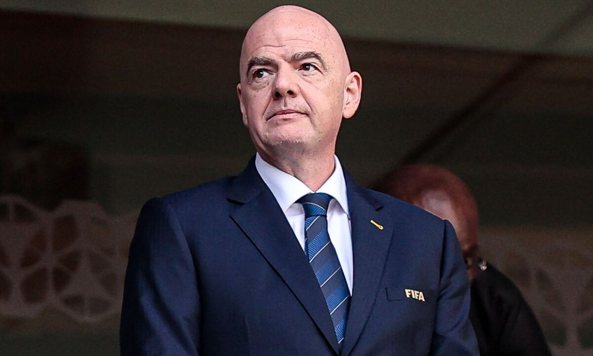 Президент ФИФА встретился с семьёй погибшего Диогу Жоты на ЧМ-2026. Видео