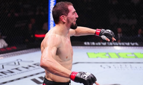 Абусупьян Магомедов досрочно выиграл пятый бой в UFC. Видео