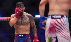 «Он не видит». UFC показал переговоры врачей перед остановкой боя Топурии и Гэтжи