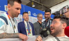 Месси остановился ради журналиста на инвалидной коляске. Видео