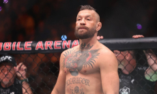 Конор Макгрегор досрочно проиграл Максу Холлоуэю на UFC 329. Видео