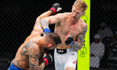 Британец избил ветерана UFC и добил его одним ударом. Видео