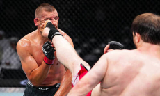 Нокаутом обернулся бой дебютанта из России в UFC. Видео