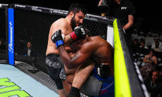 Российский тяжеловес нокаутировал американца в UFC. Видео