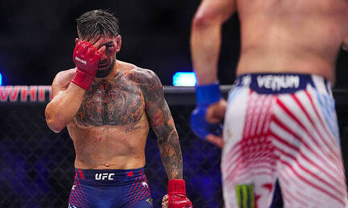 «Он не видит». UFC показал переговоры врачей перед остановкой боя Топурии и Гэтжи