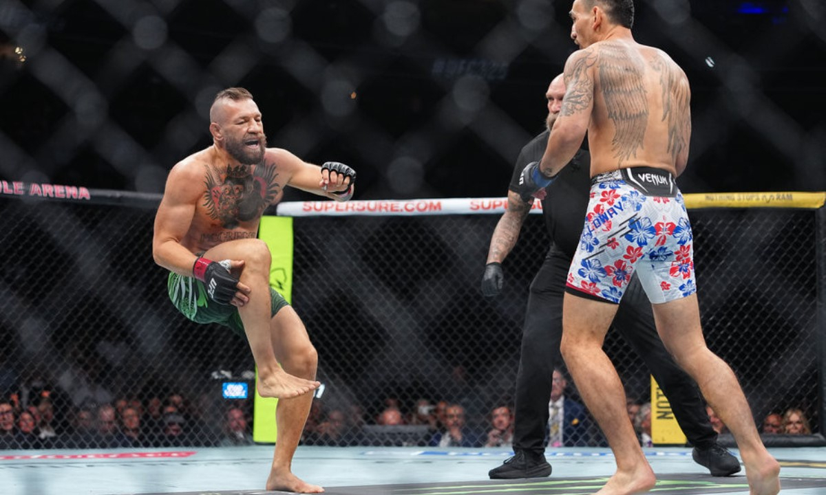 В России назвали возможную причину травмы Конора Макгрегора на UFC 329