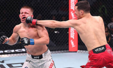 Нокдауном и судейским решением завершился поединок бойца из России в UFC. Видео