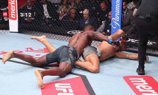 Непобеждённый дебютант UFC устроил быстрый нокаут в первом раунде. Видео
