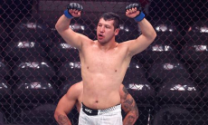 Казахстанский боец победил нокаутом в UFC