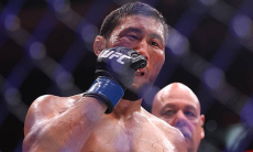 Сенсацией Оролбая начался турнир UFC 330 с главным боем Махачев — Гэрри