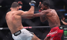 Нокаутом закончился бой бывшего соперника Шавката Рахмонова в UFC. Видео