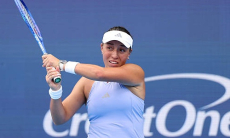 Разгромом закончился матч конкурентки Рыбакиной в рейтинге WTA