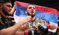 Ислам Махачев объяснил появление флага России после рекордной победы в UFC