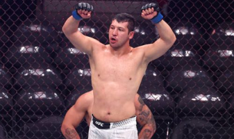 Казахстанский боец победил нокаутом в UFC