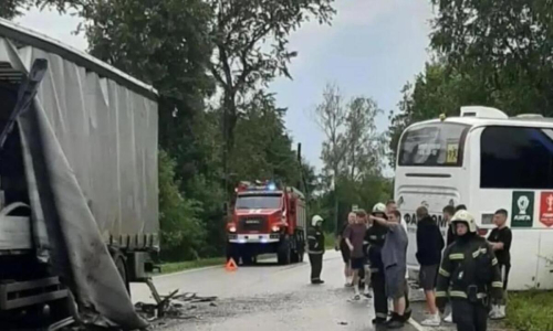 Автобус с футбольной командой из России попал в ДТП