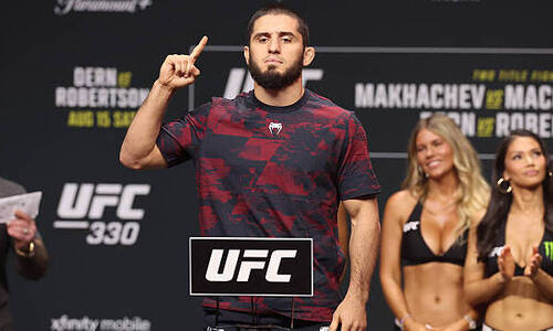 Махачев и Гэрри прошли взвешивание перед титульным боем в UFC. Видео