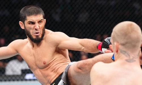Видео нокдауна в бою Махачев — Гэрри за за титул чемпиона UFC