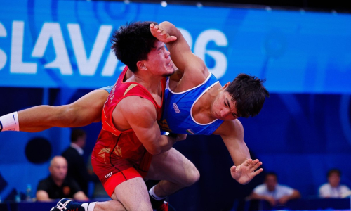 Казахстан начал выступление на молодежном чемпионате мира по борьбе