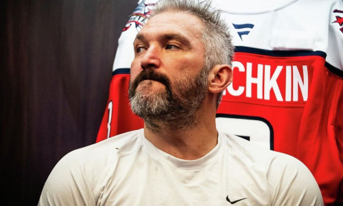 Овечкин чудом избежал травмы во время хоккейного матча в России