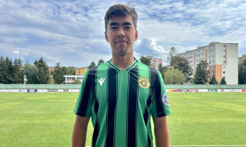 Европейский клуб официально представил 20-летнего футболиста из Казахстана