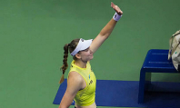 Елена Рыбакина оторвалась от Арины Соболенко в чемпионской гонке WTA