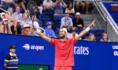 Российский теннисист на сенсационном камбэке пробился в четвертьфинал US Open