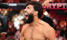 Арману Царукяну с вероятностью предрекли титульный бой UFC