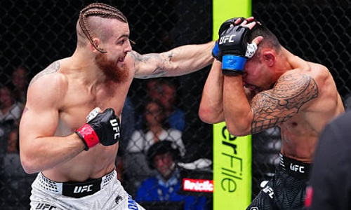 Украинский боец одержал четвертую победу в UFC